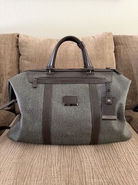 Tumi Astor San Remo Men's Duffle Bag In Earl Gray Brown. Perfect condition.